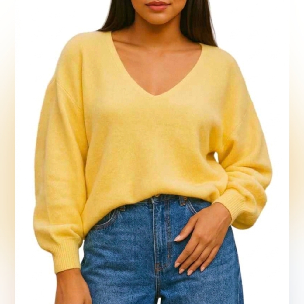 Lumiere Sweater Size Small Spring Yellow Lightweight V-Neck Long Sleeve Pullover